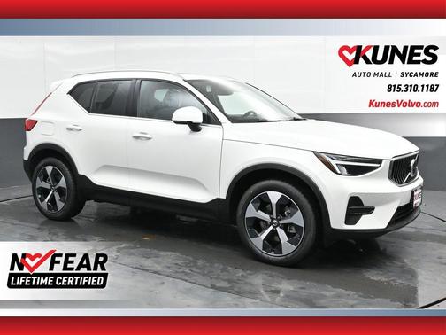 2025 Volvo XC40 B5 Core Bright Theme
