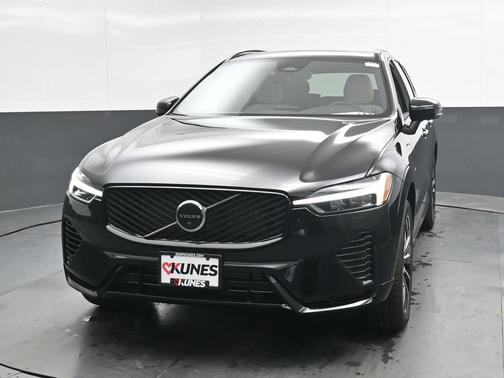 Onyx Black Metallic 2026 Volvo XC60 Plug-In Hybrid T8 Plus