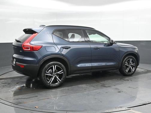 2026 Volvo XC40 B5 Core