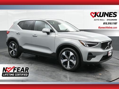 2025 Volvo XC40 B5 Core Bright Theme