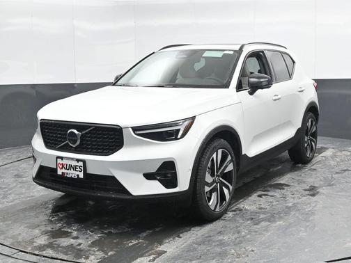 2026 Volvo XC40 B5 Ultra