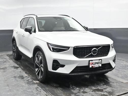 2026 Volvo XC40 B5 Ultra