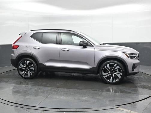 2026 Volvo XC40 B5 Ultra