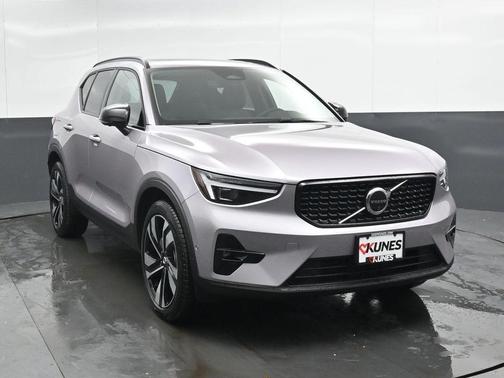 2026 Volvo XC40 B5 Ultra