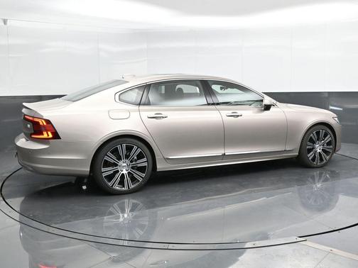 2024 Volvo S90 Recharge Plug-In Hybrid T8 Ultimate