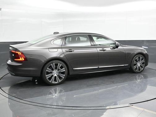 2024 Volvo S90 Recharge Plug-In Hybrid T8 Ultimate