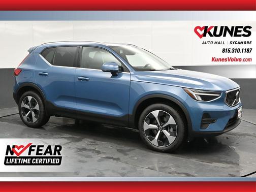 2025 Volvo XC40 B5 Core Bright Theme