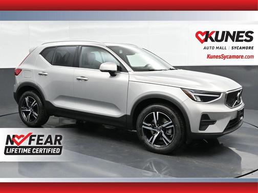 2025 Volvo XC40 B5 Core Bright Theme