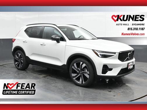2025 Volvo XC40 B5 Plus Dark Theme