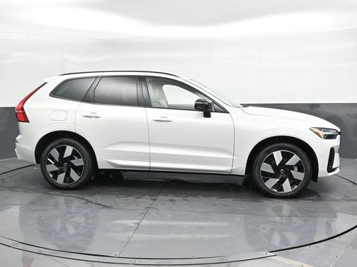 2025 Volvo XC60 Plug-In Hybrid T8 Plus