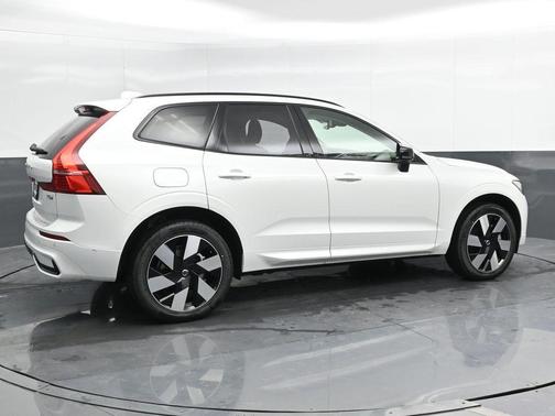 2025 Volvo XC60 Plug-In Hybrid T8 Plus