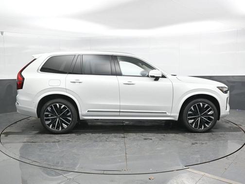 Crystal White Pearl 2026 Volvo XC90 B6 Plus 7-Seater