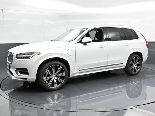 2025 Volvo XC90 Plug-In Hybrid T8 Core 7-Seater
