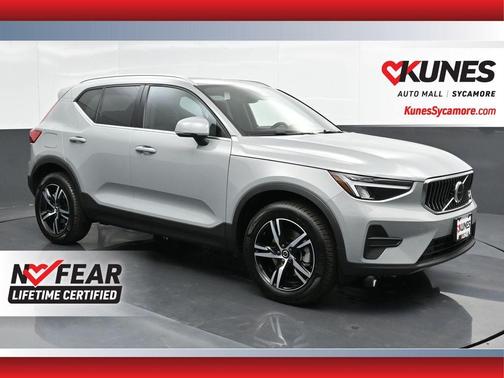 2025 Volvo XC40 B5 Core Bright Theme