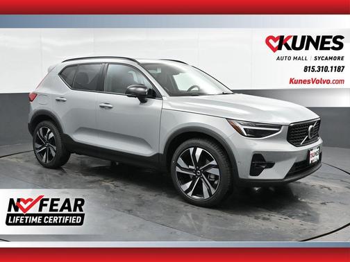 Metallic 2025 Volvo XC40 B5 Ultra Dark Theme