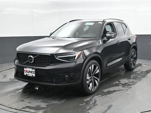 2026 Volvo XC40 B5 Plus