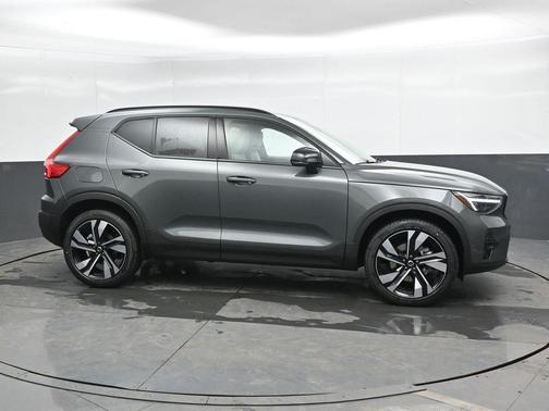 2026 Volvo XC40 B5 Ultra