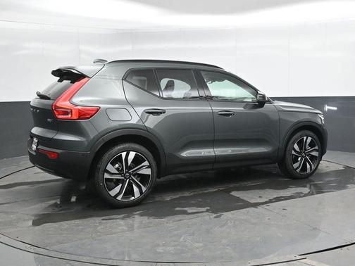 2026 Volvo XC40 B5 Ultra