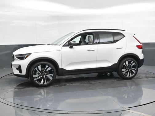 2026 Volvo XC40 B5 Ultra