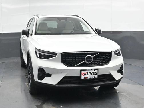 2026 Volvo XC40 B5 Ultra