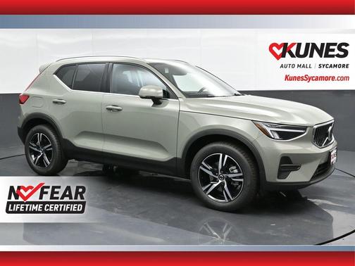 2025 Volvo XC40 B5 Core Bright Theme