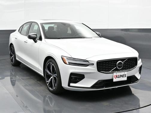 2025 Volvo S60 B5 Plus