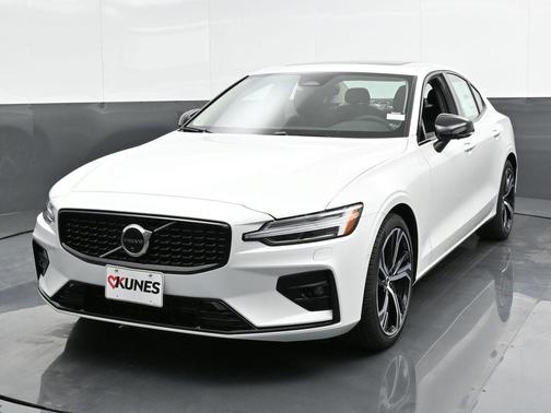2025 Volvo S60 B5 Plus