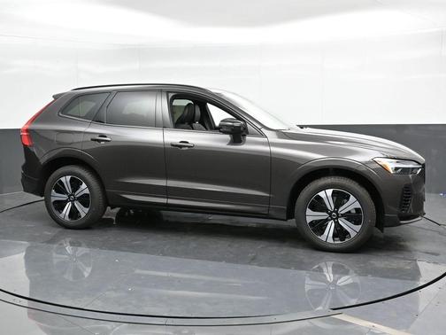 2025 Volvo XC60 Plug-In Hybrid T8 Core