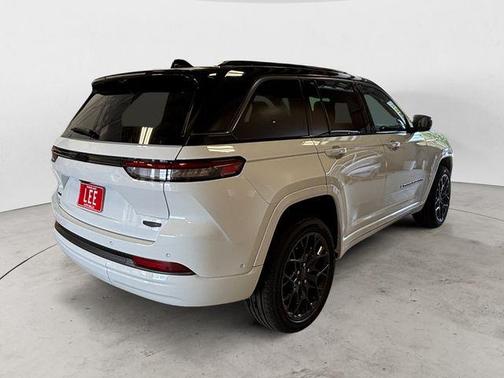 Bright White Clearcoat 2026 Jeep Grand Cherokee Summit