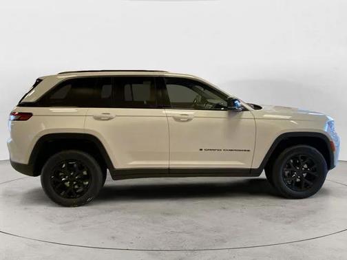 2026 Jeep Grand Cherokee Altitude