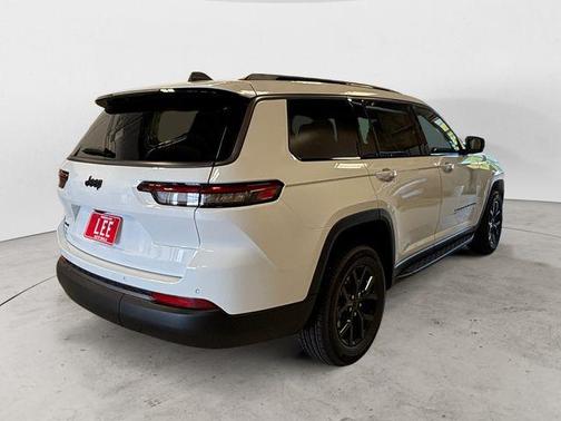Bright White Clearcoat 2026 Jeep Grand Cherokee L Altitude