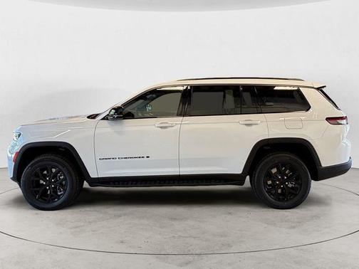Bright White Clearcoat 2026 Jeep Grand Cherokee L Altitude