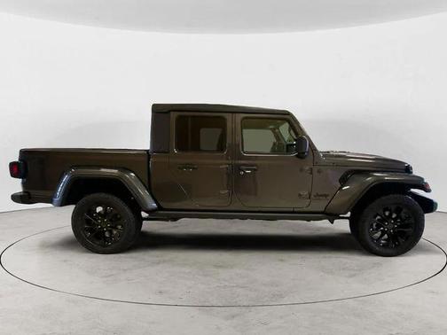 2025 Jeep Gladiator Nighthawk