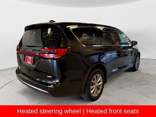 Diamond Black Crystal Pearlcoat 2027 Chrysler Pacifica L