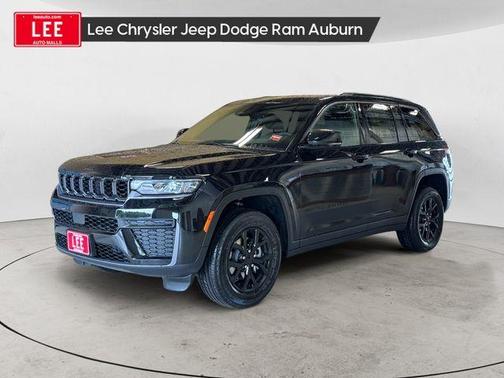 Diamond Black Crystal Pearlcoat 2026 Jeep Grand Cherokee Altitude