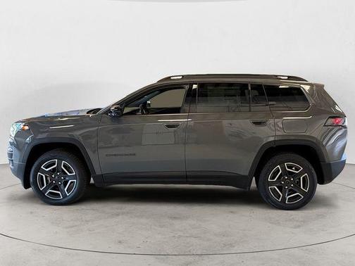 Sting-Gray Clearcoat 2026 Jeep Cherokee Laredo 4x4