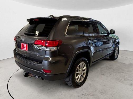Granite Crystal Metallic Clearcoat 2021 Jeep Grand Cherokee Laredo