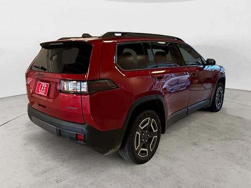 Red Hot Pearlcoat 2026 Jeep Cherokee Laredo 4x4