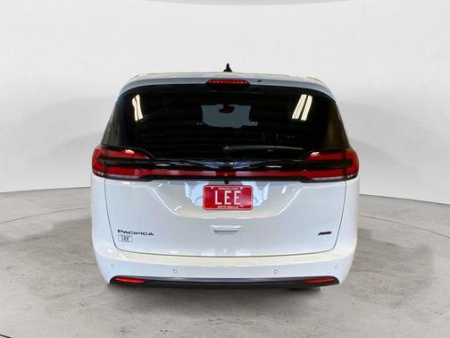 Bright White Clearcoat 2026 Chrysler Pacifica L