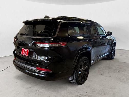 Diamond Black Crystal Pearlcoat 2026 Jeep Grand Cherokee L Limited