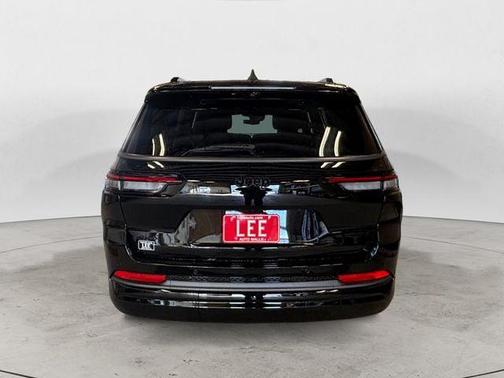 Diamond Black Crystal Pearlcoat 2026 Jeep Grand Cherokee L Limited