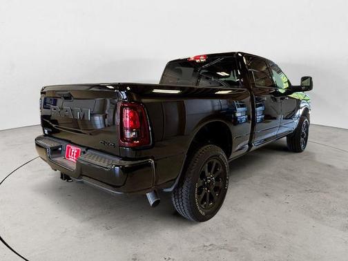 Diamond Black Crystal Pearlcoat 2026 RAM 2500 Big Horn Crew Cab 4x4 6'4' Box