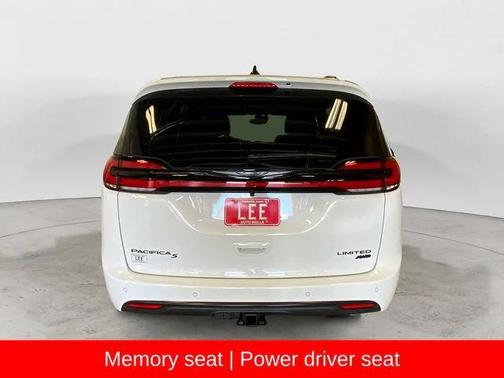 Bright White Clearcoat 2026 Chrysler Pacifica Limited