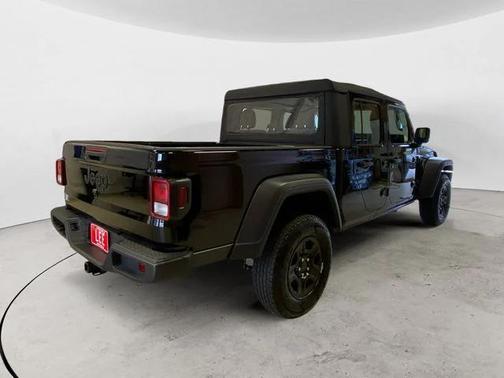 2022 Jeep Gladiator Sport