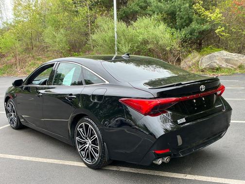 Midnight Black Metallic 2019 Toyota Avalon Touring