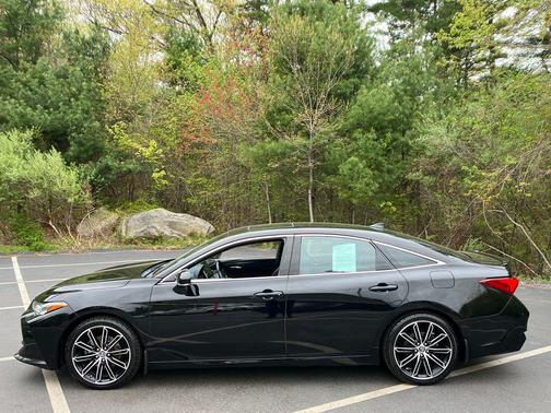 Midnight Black Metallic 2019 Toyota Avalon Touring