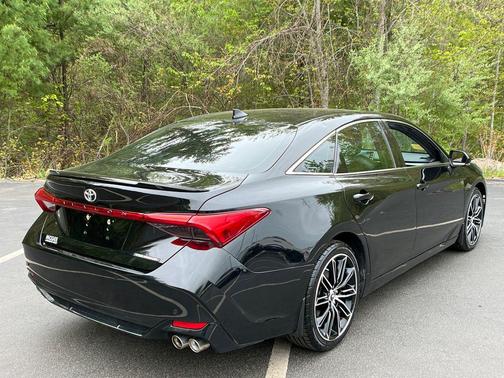 Midnight Black Metallic 2019 Toyota Avalon Touring