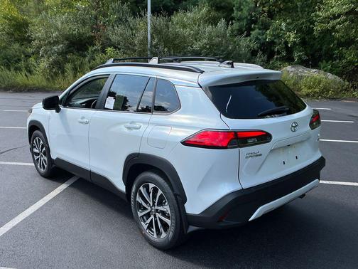 2025 Toyota Corolla Cross XLE