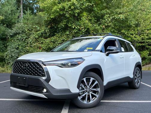 2025 Toyota Corolla Cross XLE