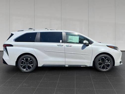 Wind Chill Pearl 2026 Toyota Sienna Platinum